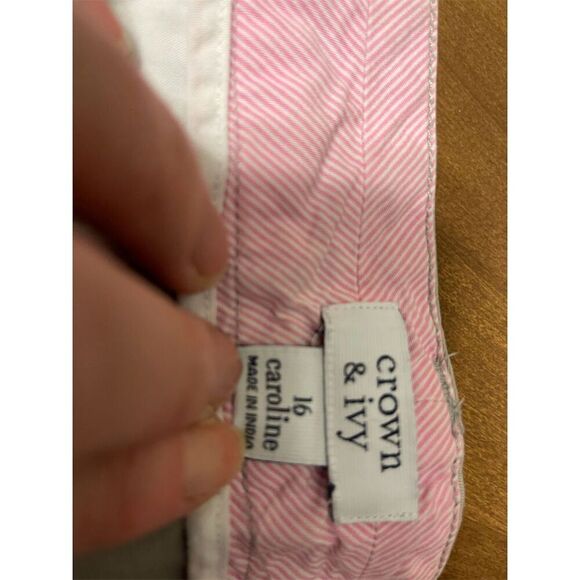 Sold Crown & Ivy Women's Beige Chino Shorts Size 16 Classic Fit - Picture 7 of 7